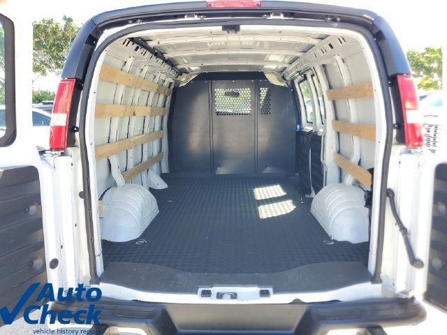 2025 Chevrolet Express Cargo WT