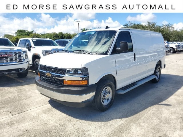 2025 Chevrolet Express Cargo WT