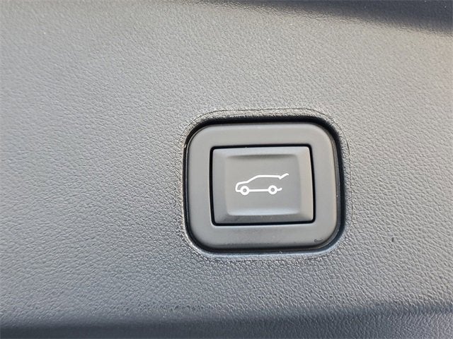 2025 Cadillac LYRIQ Luxury 1