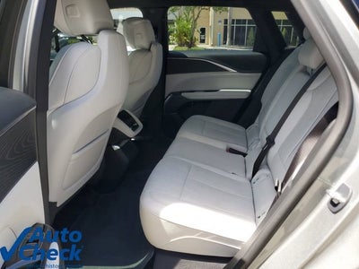 2024 Cadillac LYRIQ Luxury 1