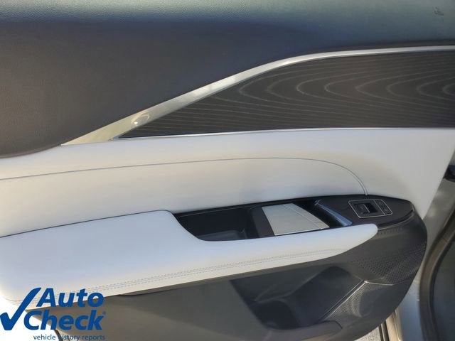 2024 Cadillac LYRIQ Luxury 1