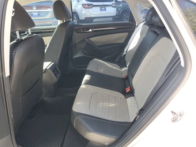 2015 Volkswagen Passat 1.8T SE