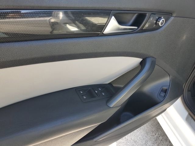 2015 Volkswagen Passat 1.8T SE