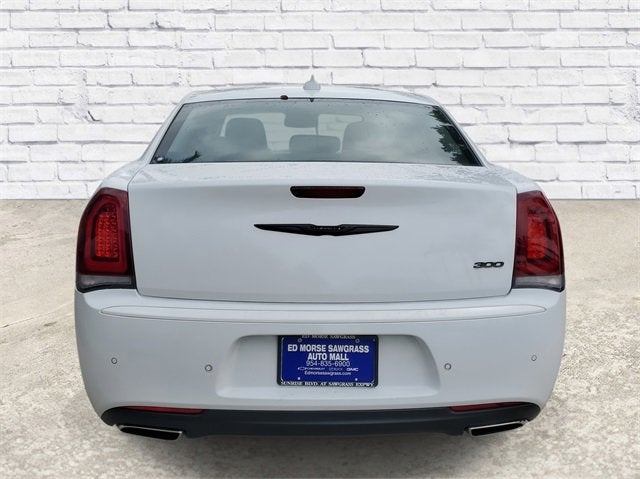 2022 Chrysler 300 Touring L