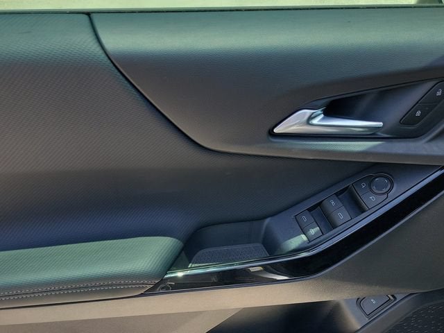 2027 Chevrolet Equinox LT - Photo 9