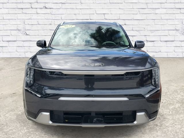 2025 Kia EV9 Land
