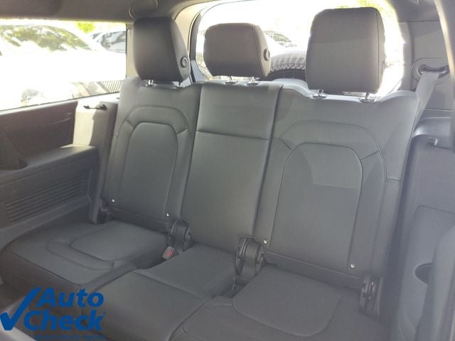 2025 Land Rover Defender 130 P400 X-Dynamic SE