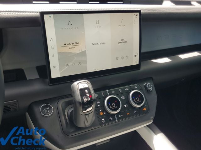 2025 Land Rover Defender 130 P400 X-Dynamic SE