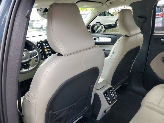 2021 Volvo XC40 Momentum