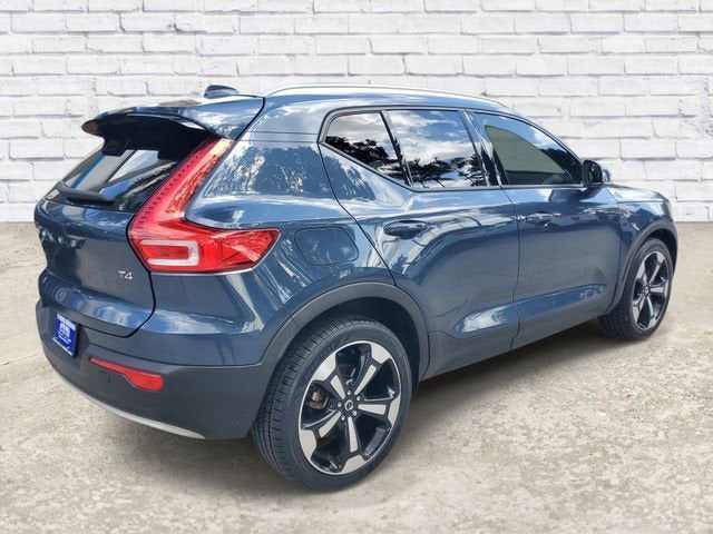 2021 Volvo XC40 Momentum