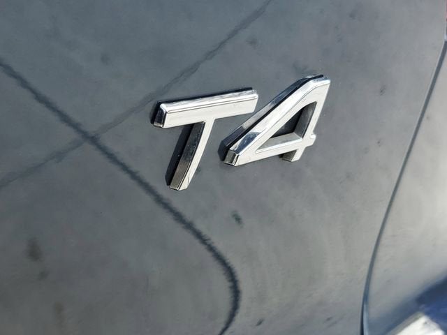 2021 Volvo XC40 Momentum